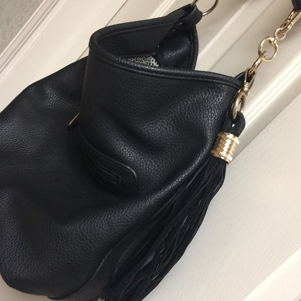 NWOT Pebbled Vegan Shoulder Bag with Large Tassel - Picture 10 of 12